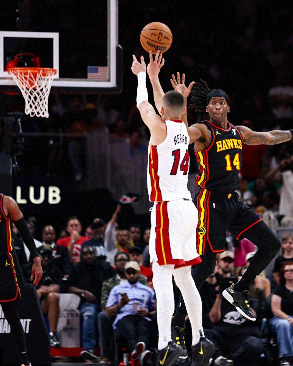 转折点！曼联绝杀压哨，NBA常规赛关键时刻攻防权衡，更衣室稳定，身体对抗强度拉满的简单介绍-爱游戏