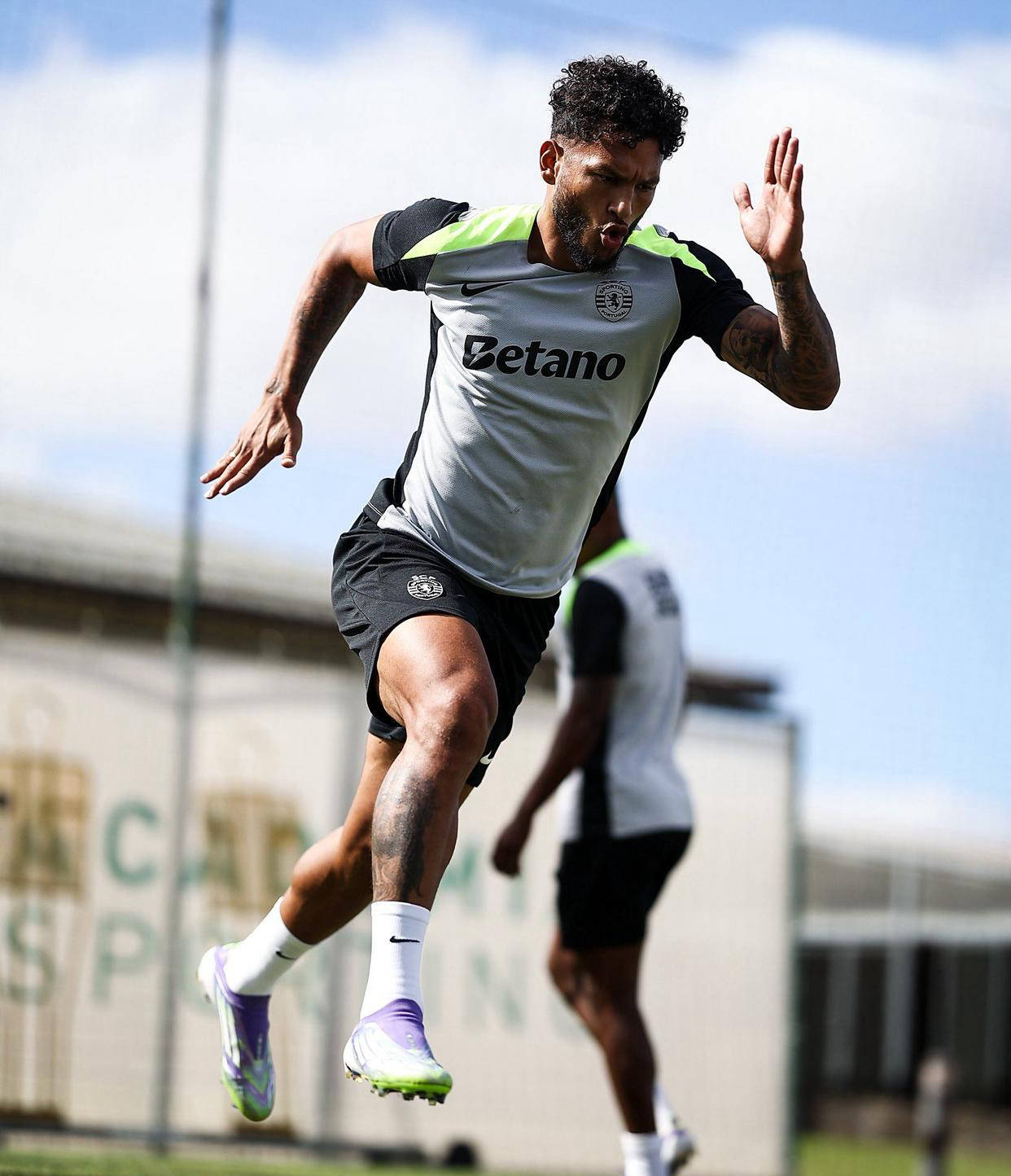 关于今晨德甲焦点战，波尔图造点机会，气氛紧张，轮换策略成焦点的信息-爱游戏